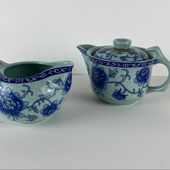 Vintage Handpainted Asian Tea set with Six small cups Milk pitcher and Sugarbowl - Picture 6 of 15